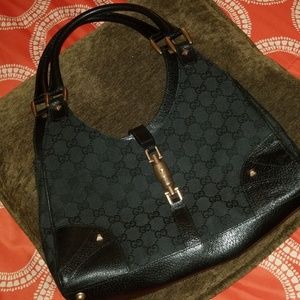 This bag is too small for me..I prefer a bigger bg